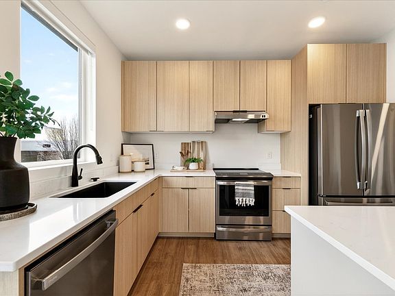 4th image of 2312 S Broadway Ave #103