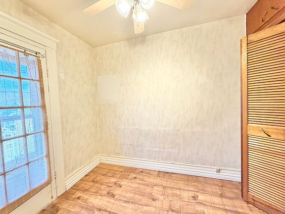 4th image of 819 Lorne Ave #2