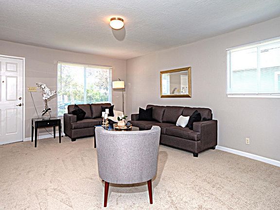 4th image of 2852 Cabrillo Ave