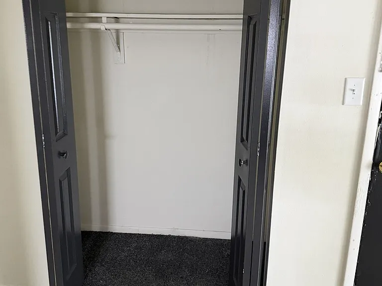 Parkway Apartments — Photo 6