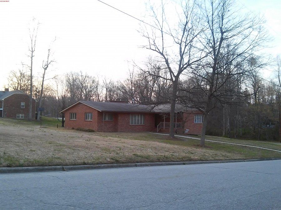 2nd image of 704 Memorial Park Dr