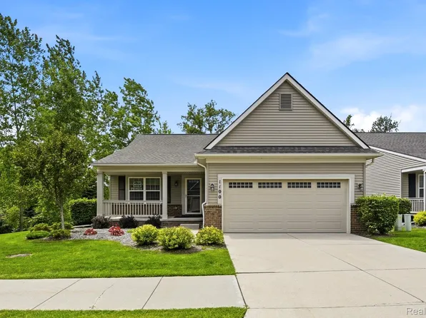 1100 Paradise Trl, Oxford, MI 48371