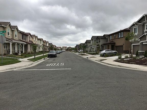 5th image of 1733 Red Alder Ave