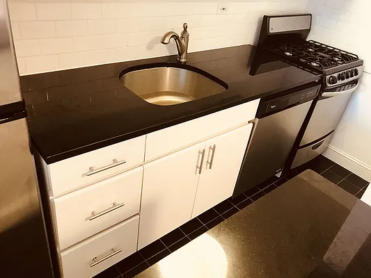 Rented by Metropolis Real Estate of Manhattan | media 3