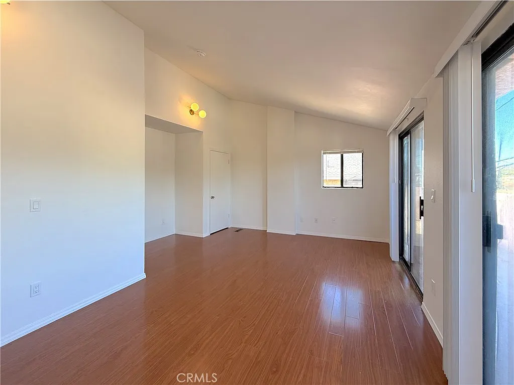 2 bed, 1.5 bath, 1020 sqft, $2,900 — Photo 4