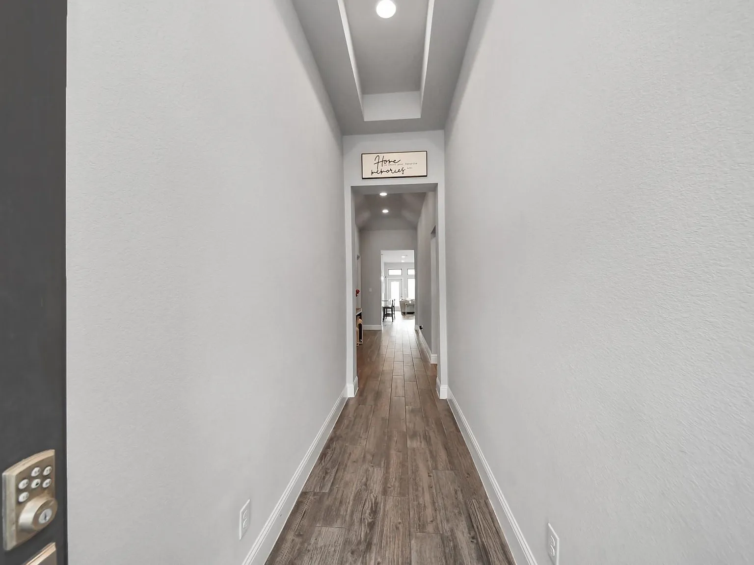 4 bed, 3.0 bath, 2210 sqft, $3,200 — Photo 2