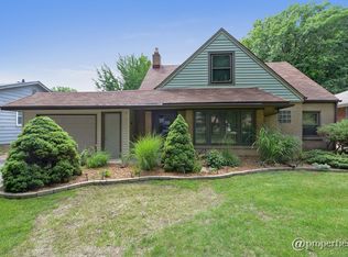 216 Blackhawk Ter, Bensenville, IL 60106