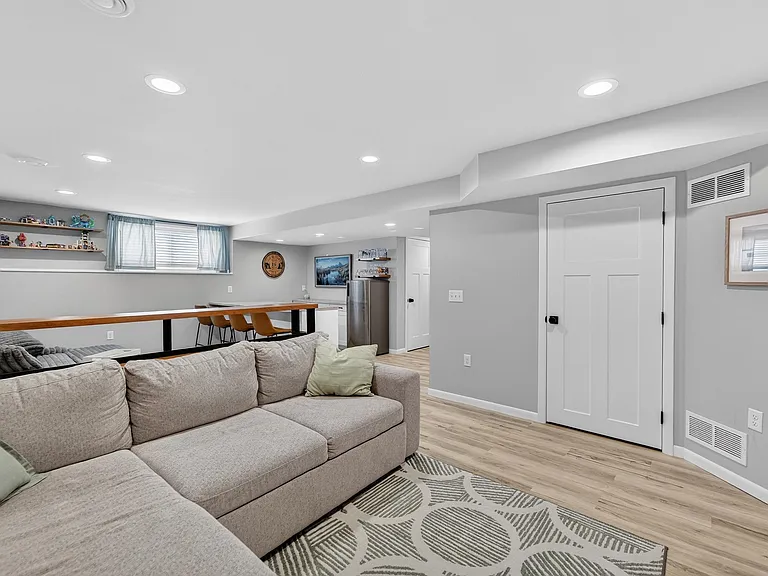 4427 Feather Ln — Photo 6