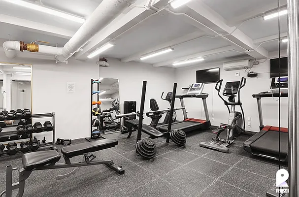 Rented by REZI | media 50