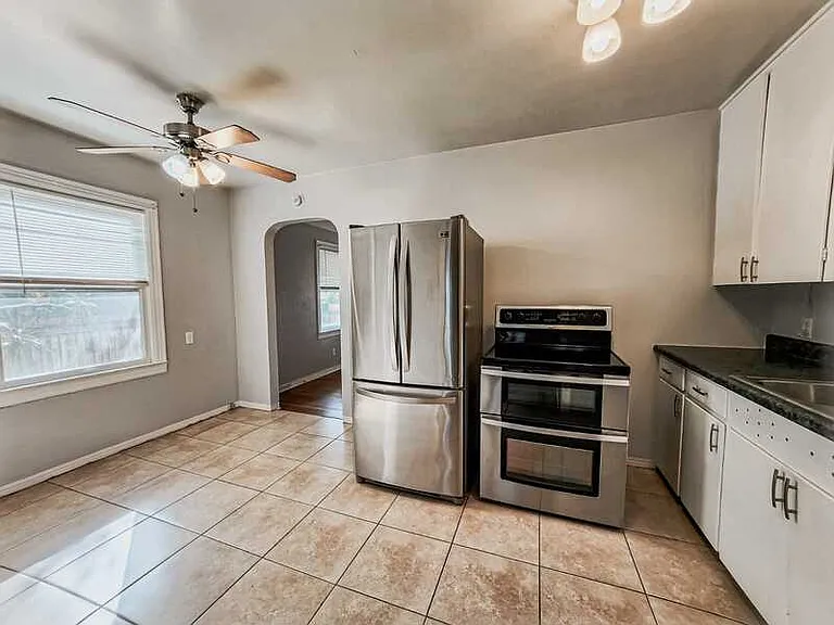 3241 Yale St N — Photo 4