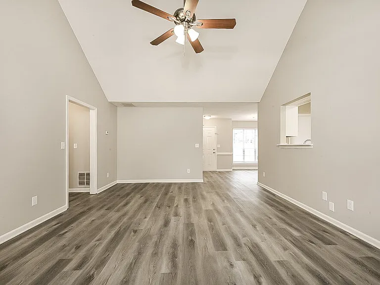 104 Nanci Ct — Photo 3