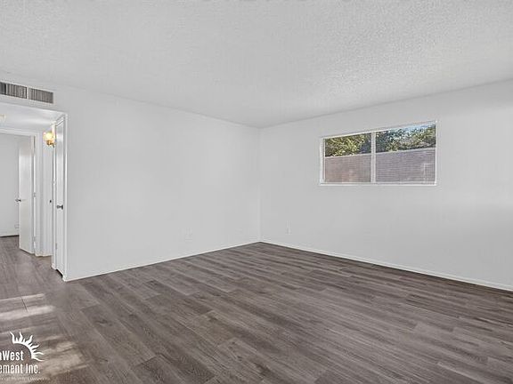 2nd image of 2209 W Belmont Ave #6