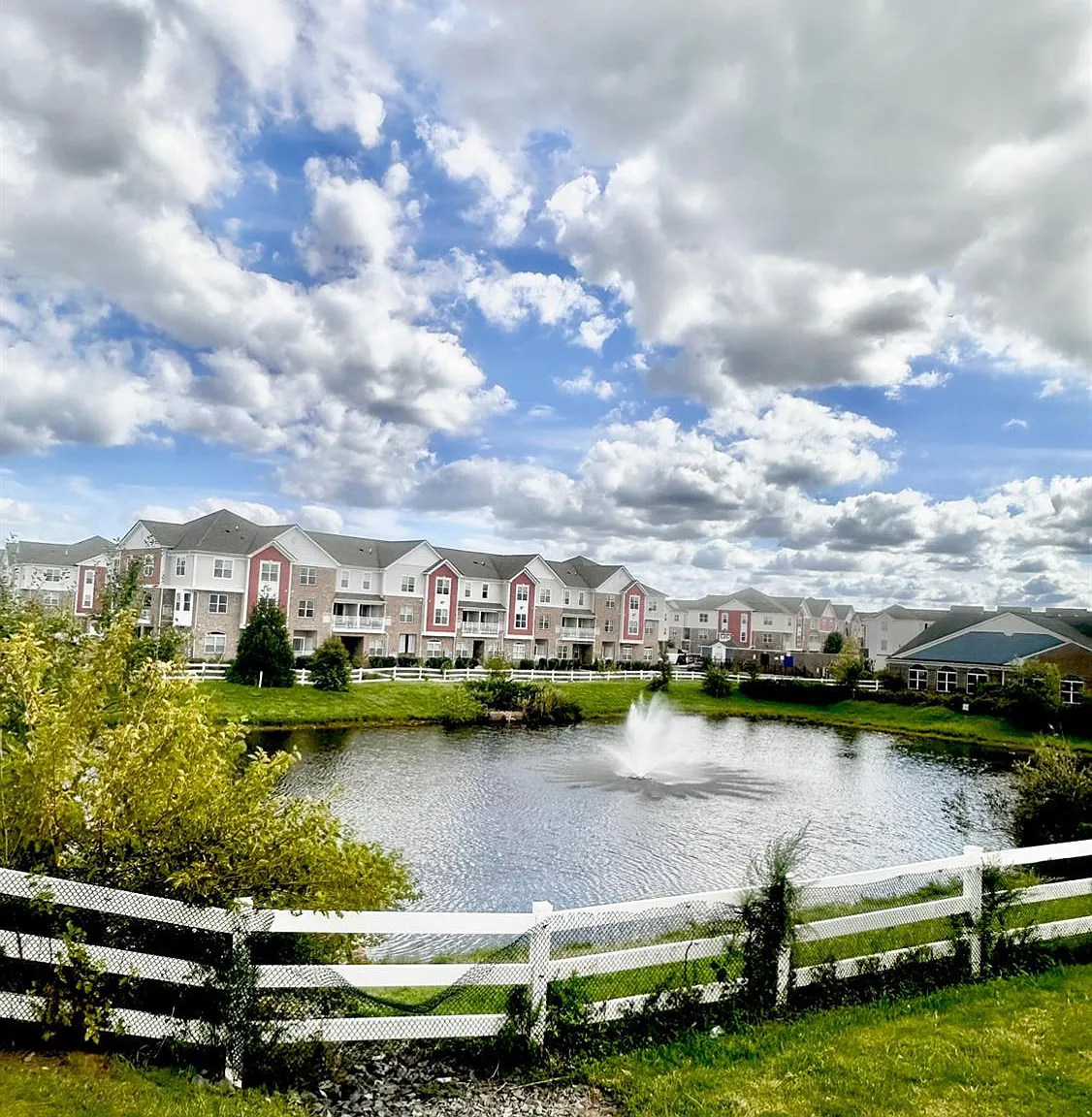 3 bed, 2.5 bath, 1689 sqft, $3,400 — Photo 4
