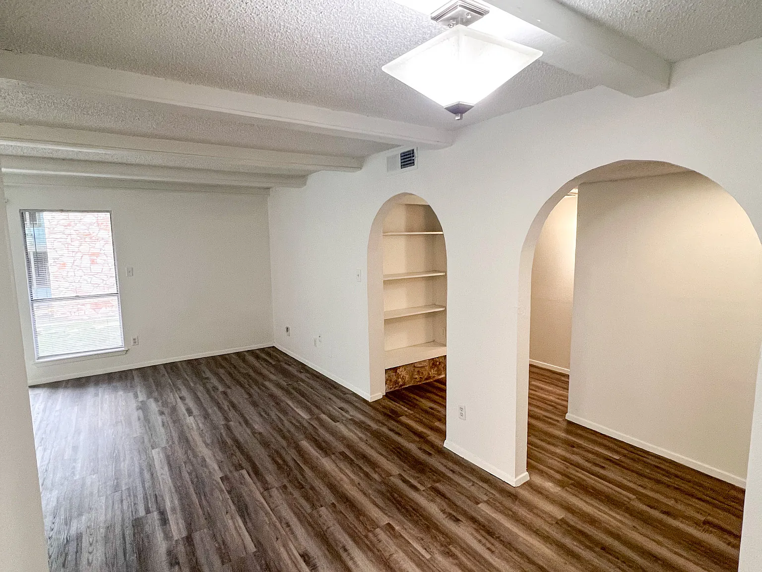 The Oaks Apartments — Photo 4