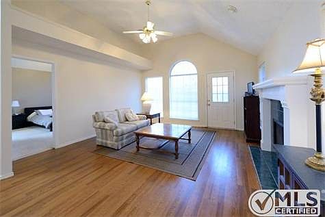 3rd image of 2089 Amherst Dr