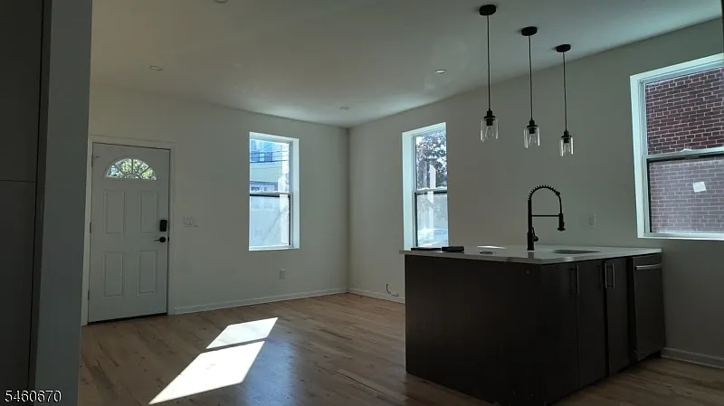 2 bed, 1.0 bath, $2,550 — Photo 4