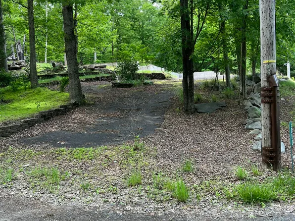 5078 Yukon Dr, East Stroudsburg, PA 18302