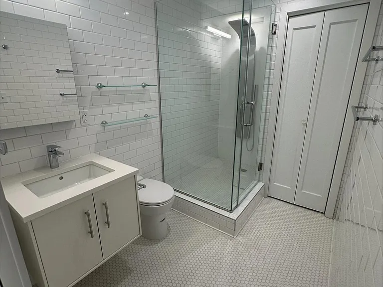 815 King St #3D — Photo 11