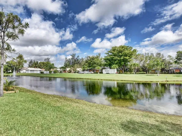 5552 American Cir, Delray Beach, FL 33484