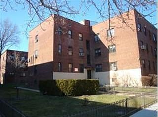 2nd image of 304 Bay 17th St APT A1