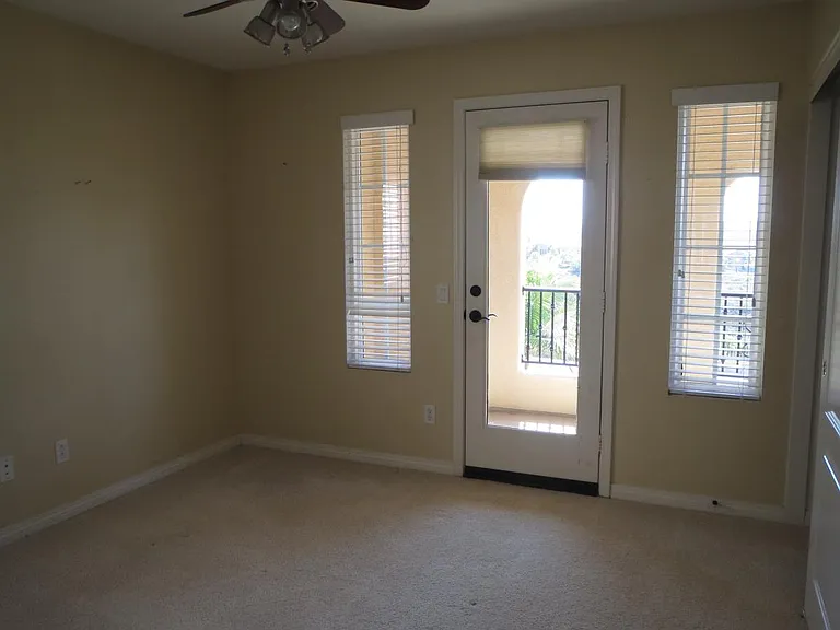 2nd Fl front bed room w/view