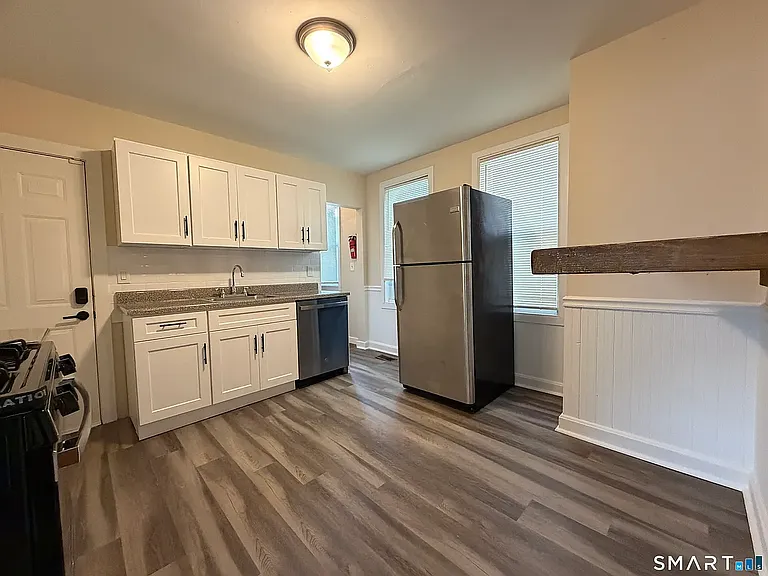 37-41 Jackson Ave #1 — Photo 8