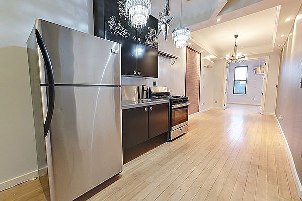 1st image of 1516 Gates Ave #21