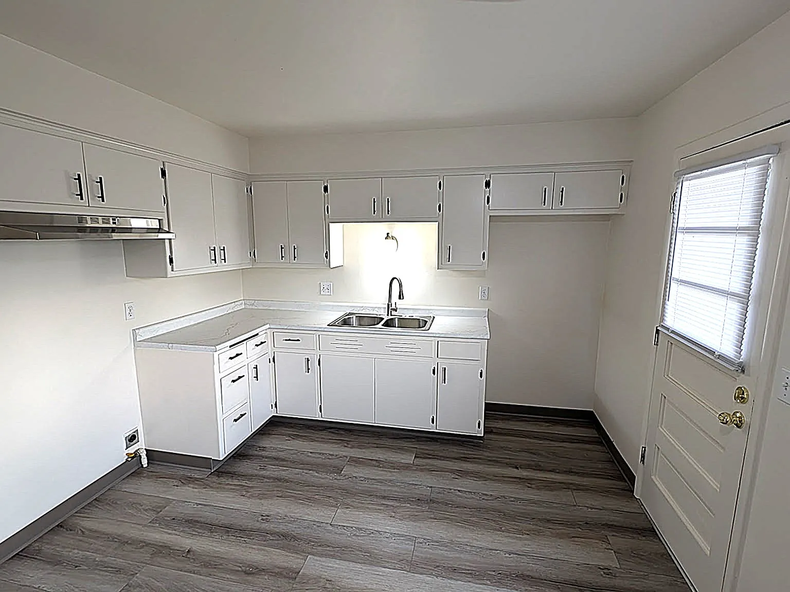 2 bed, 1100 sqft, $1,300 — Photo 4