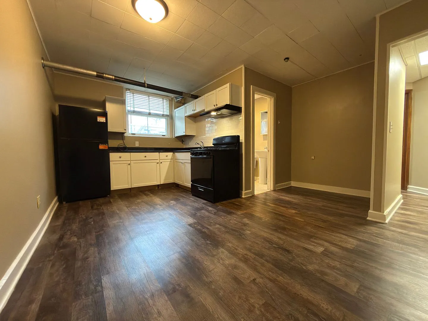 2040 Grand Ave — Photo 2