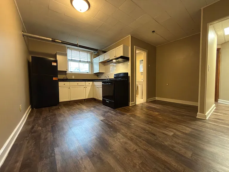 2040 Grand Ave — Photo 1