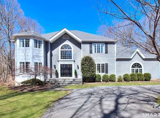 124 Shady Knoll Dr, Stamford, CT 06903