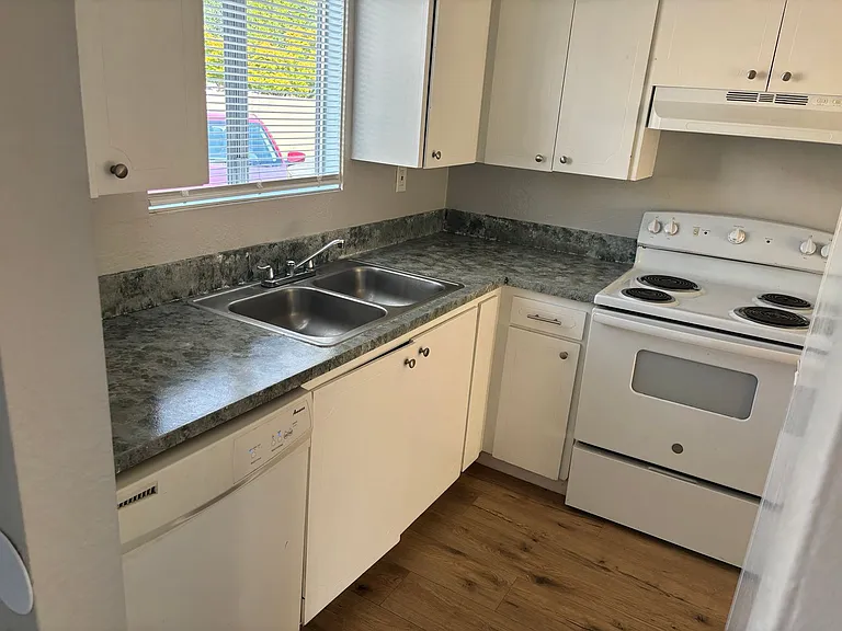 Villa Chateau Apartments — Photo 4