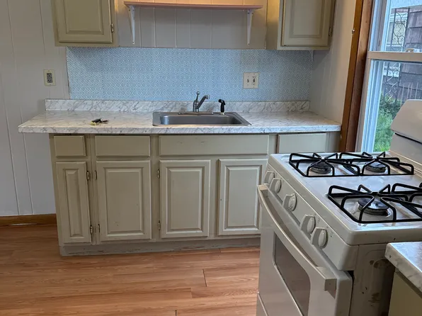 185 Cottage St #L, Pawtucket, RI 02860