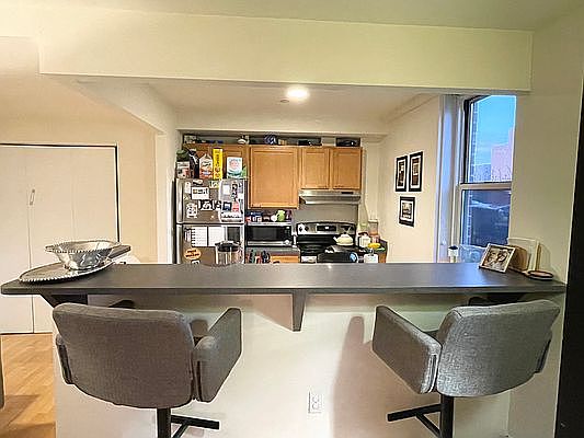 3rd image of 2737 27th St APT 4H