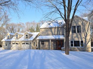 11648 N Hillside Ln, Mequon, WI 53092
