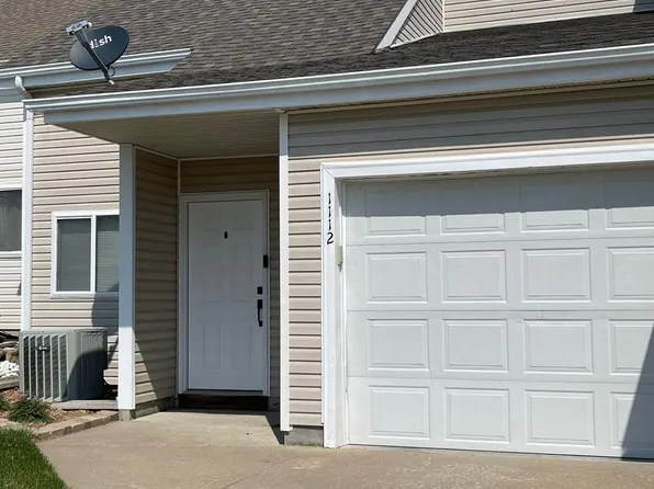 1112 Newfoundland Dr, Manhattan, KS 66503