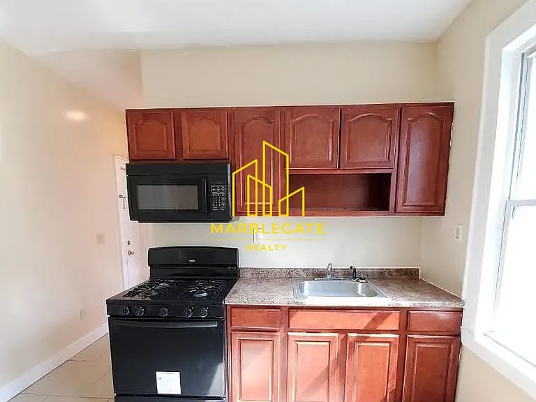 43 Underwood St #22R — Photo 2