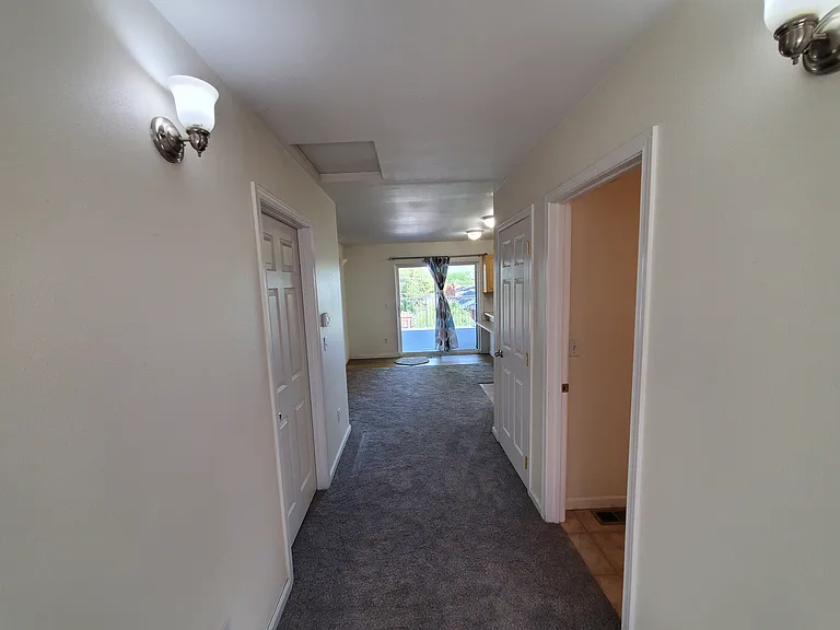 705 SE Scenic View Dr #2 — Photo 5