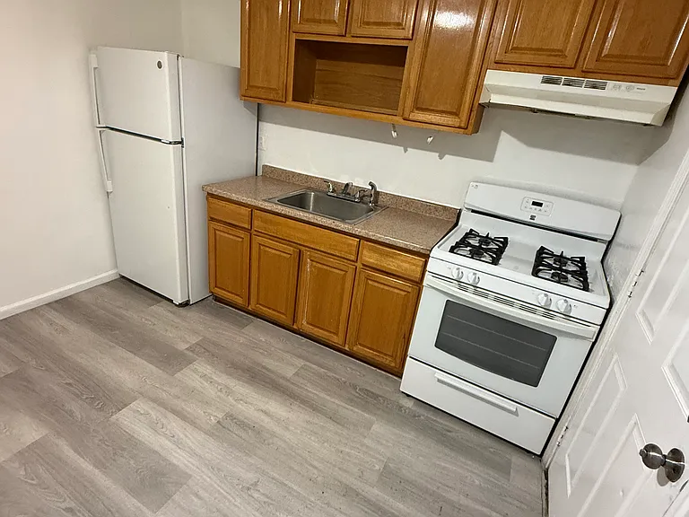 161 Martin St #8 — Photo 1