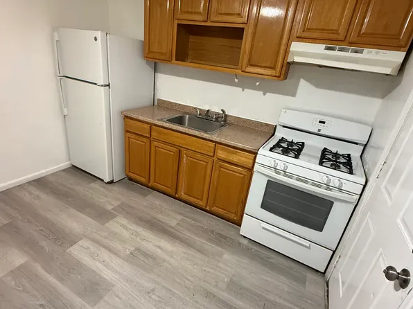 161 Martin St APT 8, Hartford, CT 06120