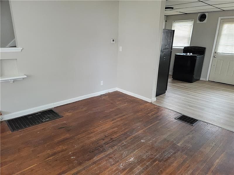 1st image of 2983 E Moreland Dr