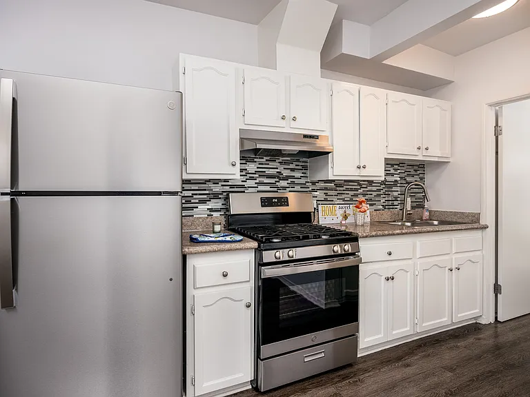 11916 Eucalyptus Ave — Photo 1