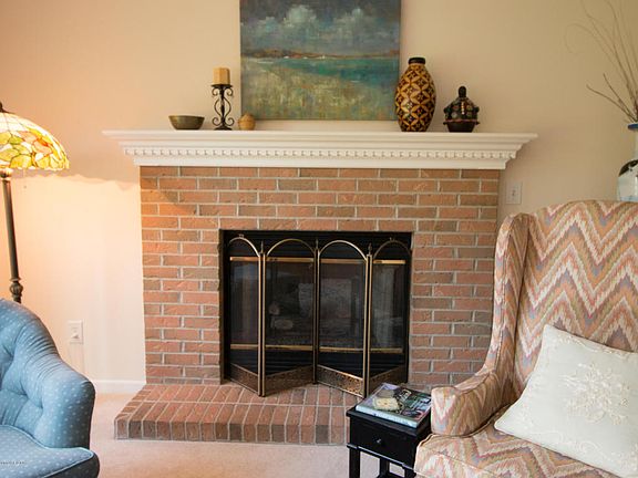5th image of 801 Eaton Dr