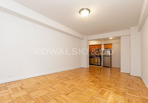 4th image of 180 W Houston St #1A