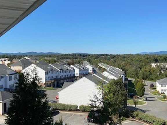 3rd image of 623 Wyndhurst Dr Unit 307