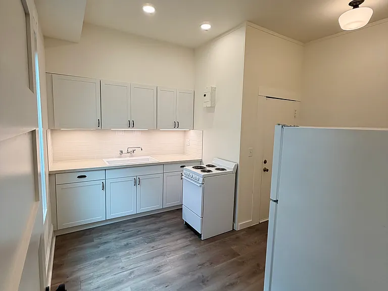 1911 N Kilpatrick St #10 — Photo 1