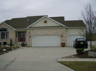 16601 Garnet Ridge Ct, Fort Wayne, IN 46845