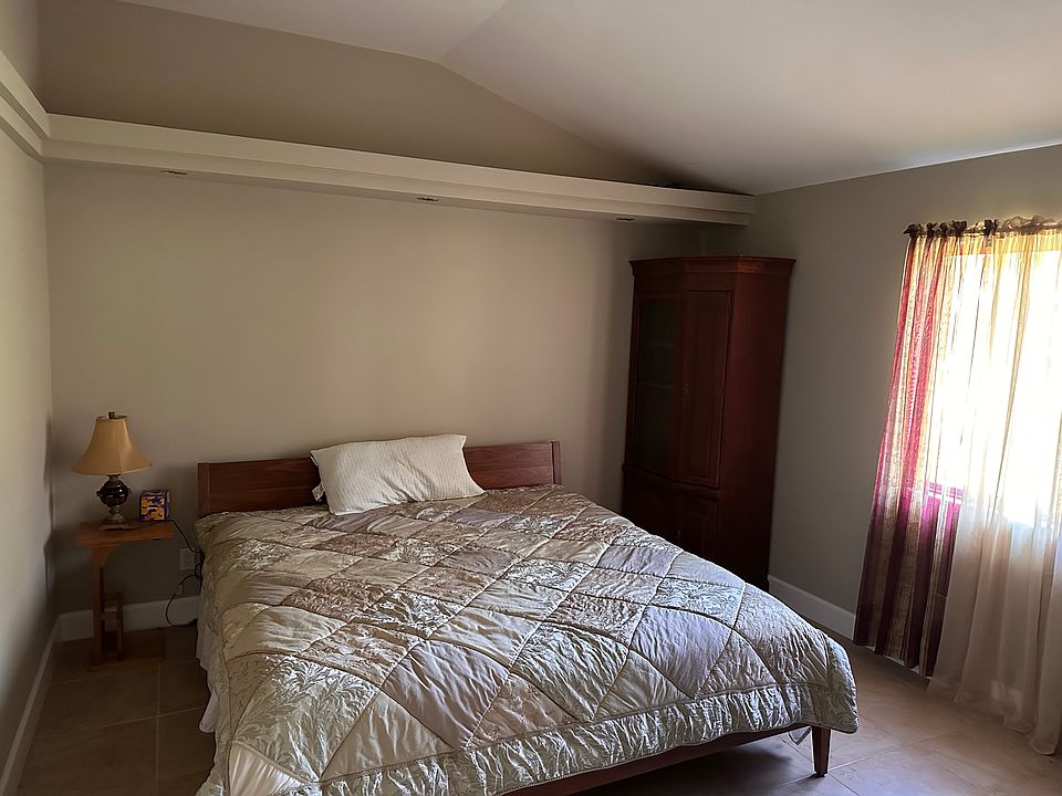 1st image of 300 Briarwood Dr