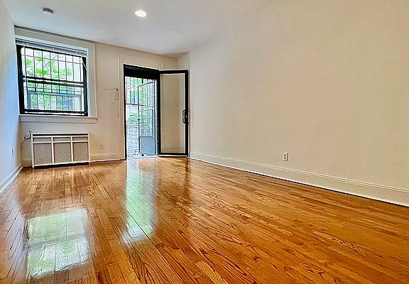 2nd image of 337 W 76th St APT 2A