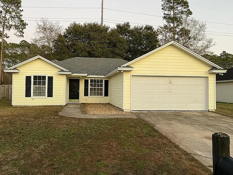 329 Hallowes Dr — Photo 1